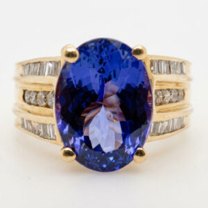 Tanzanite 6.00 Ct & 0.60 Ct Diamond  14K Y Ring