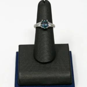Sapphire 1.60 Ct Ring 18 K W & 1.00 Ct Diamond
