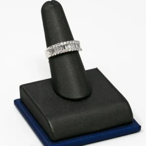 Baguette & Round Diamond in White Gold